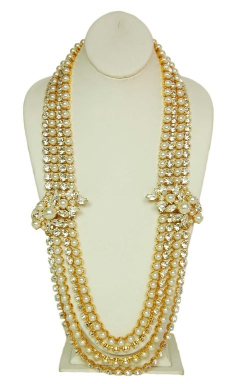 Dolce & Gabbana Faux Pearl & Rhinestone Belt/Necklace 
Made in Italy

Materials: faux pearls, rhinestones, metal
Stamped: Dolce & Gabbana Made in Italy

Can be worn as a necklace or as a belt

Closes with Hook-and-eye closure or lobster
