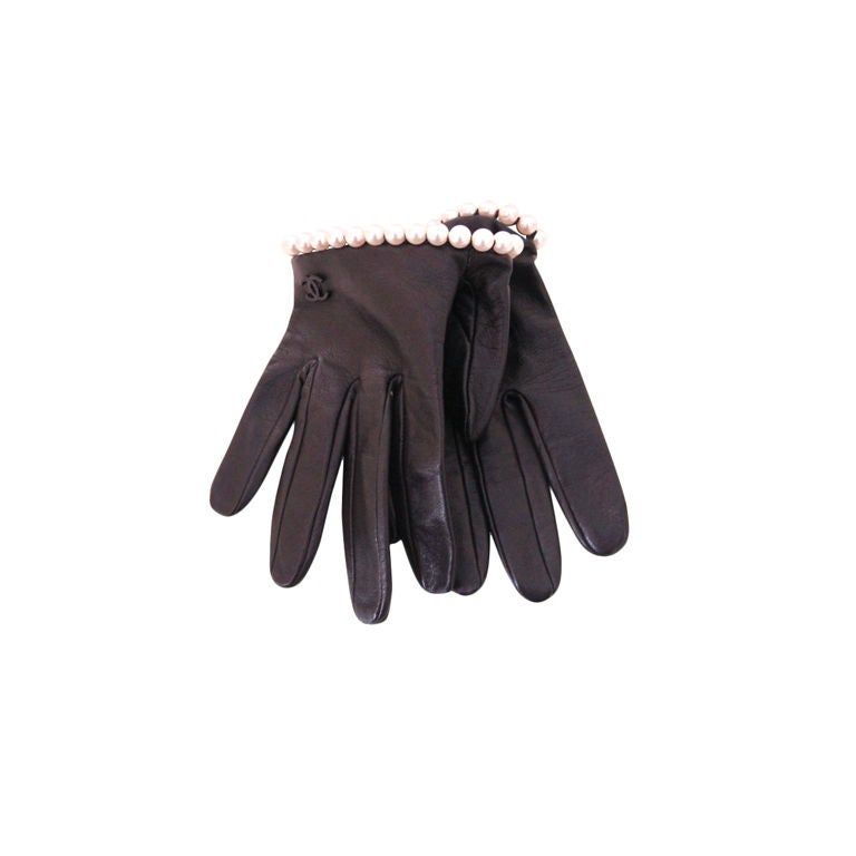 Chanel Black Quilted Lambskin Gloves sz 8 For Sale at 1stDibs  chanel  black gloves, chanel quilted gloves, black chanel gloves