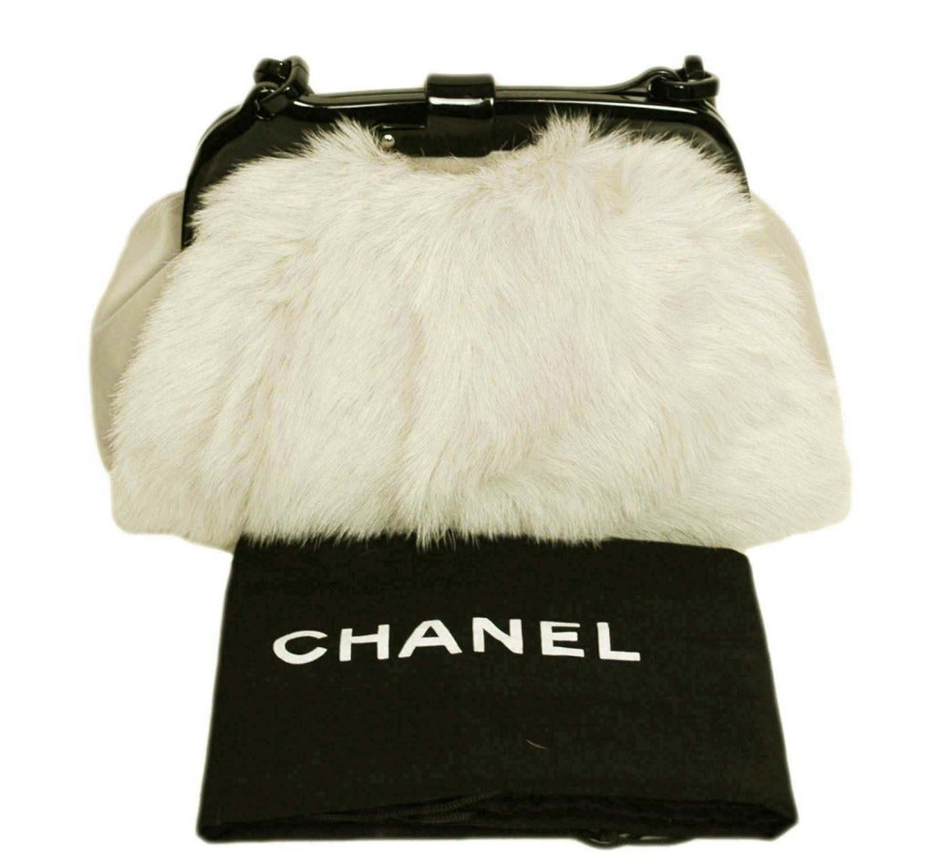 Chanel Ivory Fur Shoulder Bag with Black Resin Frame & Chain
Age: 2005-2006

Made in Italy
Materials: Genuine Fur, Fabric Lining

'CHANEL