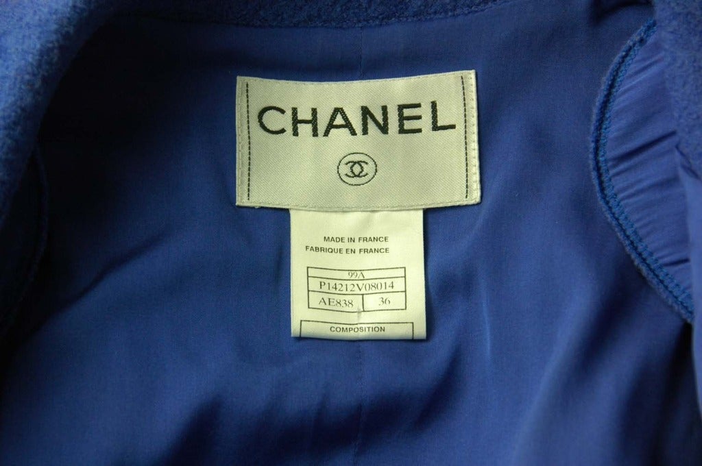 Women's CHANEL Cobalt Blue Boucle Blazer W. Shoulder Pads Sz. 36 c. 1999