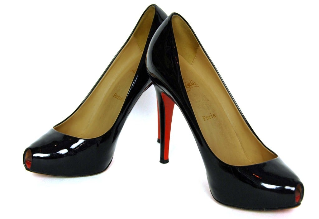 CHRISTIAN LOUBOUTIN Black Patent Leather Peeptoe Shoes - Sz 8.5 In Excellent Condition In New York, NY