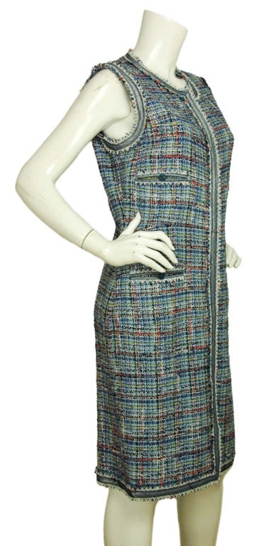 CHANEL NWT Sleeveless Blue, Pink & Yellow Tweed Zip Front Dress Sz. 42 RT. $4880 c. 2009
Age: 2009
Made in France
Materials: 48% cotton, 23% nylon, 15% rayon, 9% polyester, 3% silk, 2% acrylic. Lining: 100% silk.
Features round neck, sleeveless