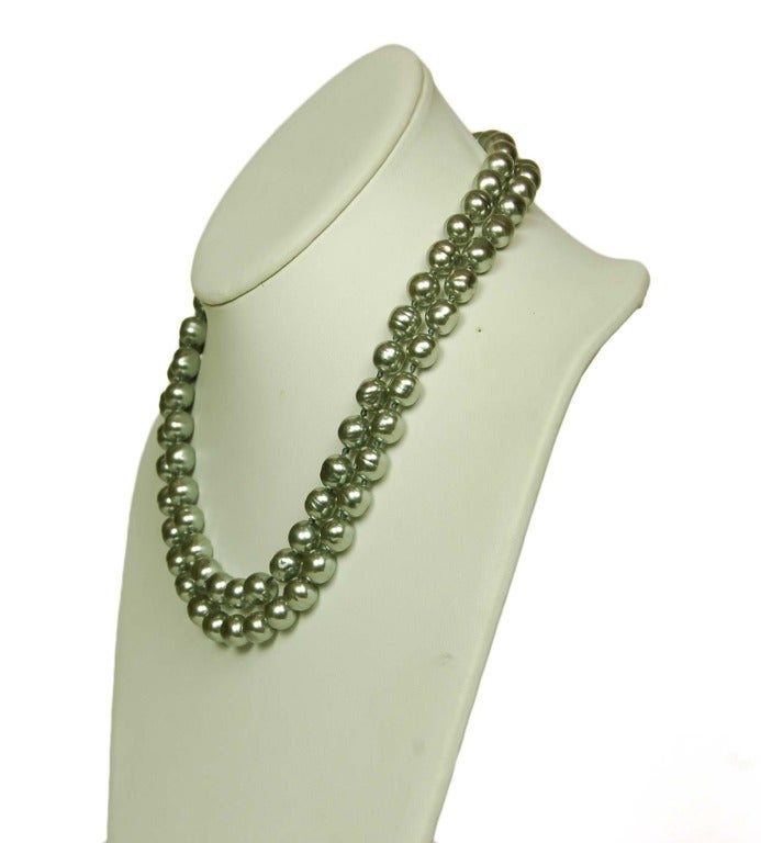 CHANEL Vintage Grey Pearl Necklace c. 1981 In Excellent Condition In New York, NY