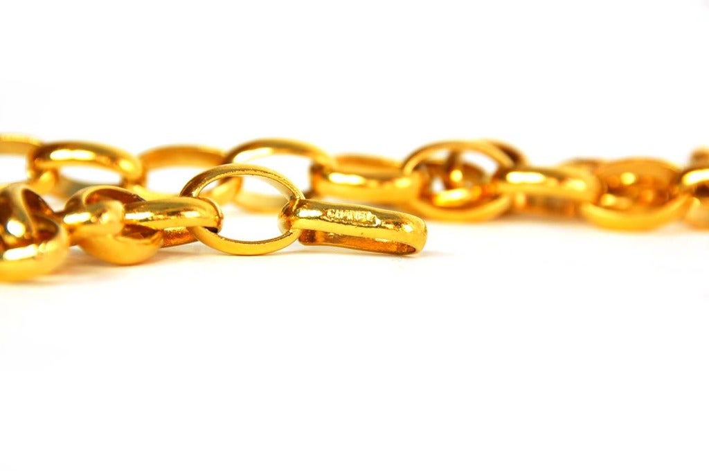 CHANEL Vintage Goldtone Chainlink Necklace w. XL 'CHANEL PARIS' Medallion 1