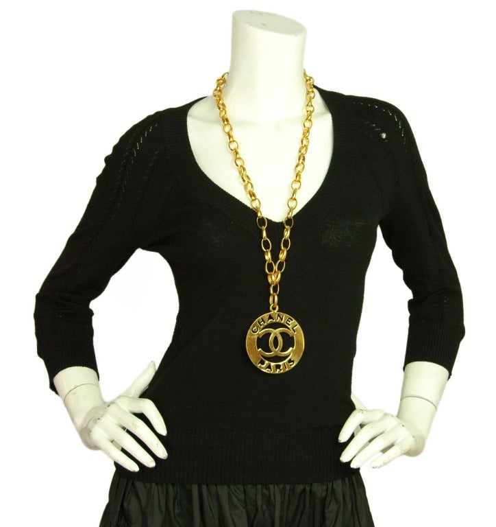 CHANEL Vintage Goldtone Chainlink Necklace w. XL 'CHANEL PARIS' Medallion 2