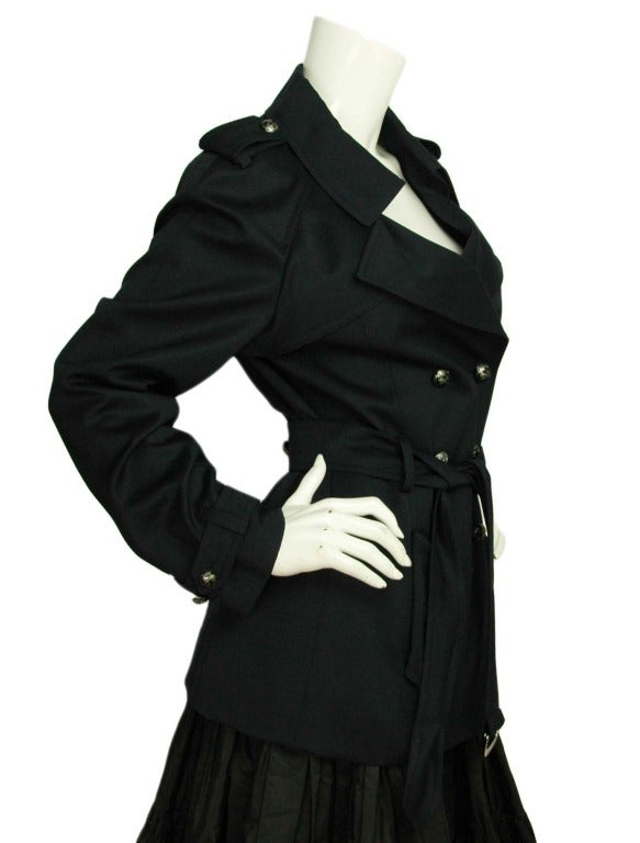 CHANEL Marineblauer doppelreihiger kurzer Trenchcoat mit Logo-Flugzeugknöpfen und Taille Gr. 30 c. 2008
