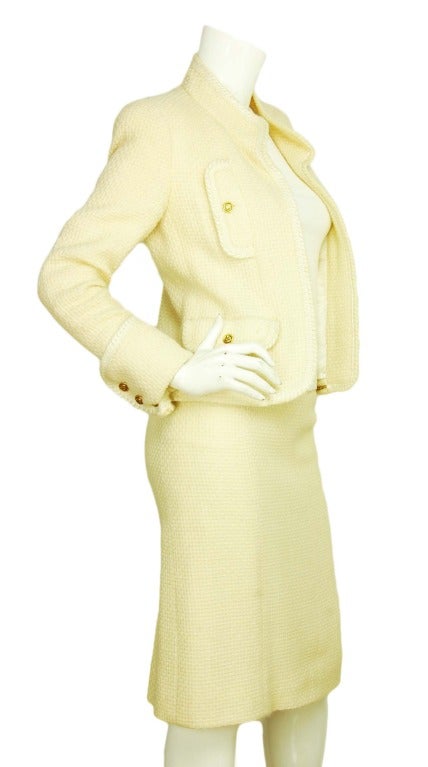 CHANEL Cream Boucle Skirt Suit W. White Stitching Sz. 2
Made in France
Materials: wool blend, goldtone buttons.
Features sing breasted oriental collar jacket in cream boucle with white stitched accents. Two vertical mock flap pockets at bust with