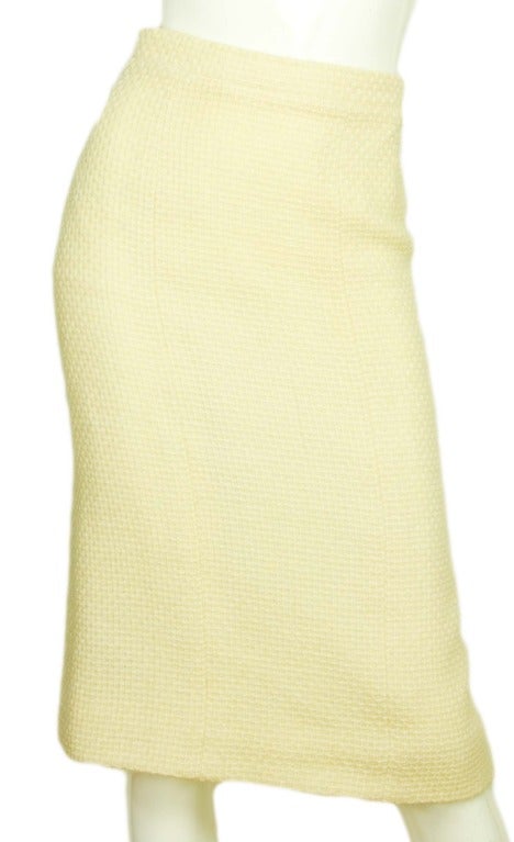 CHANEL Cream Boucle Skirt Suit W. White Stitching Sz. 2 1