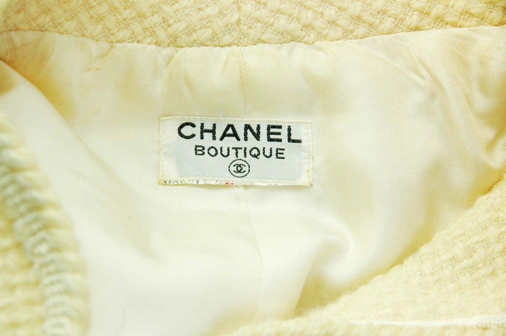 CHANEL Cream Boucle Skirt Suit W. White Stitching Sz. 2 2