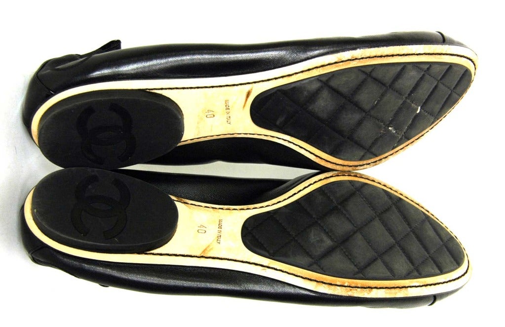 CHANEL Black Leather Elastic Ballet Flats W. Patent Trim Sz. 40 3