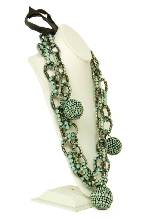 VERA WANG - Collier long à maillons surdimensionnés avec boules en turquoise et pierres du Rhin