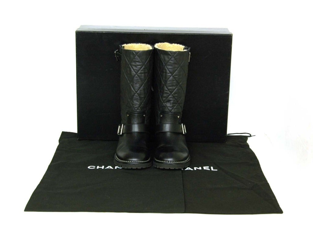 CHANEL Black Quilted Short Boots With Shearling Lining - Sz 9.5 2