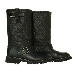 CHANEL Black Quilted Short Boots With Shearling Lining - Sz 9.5