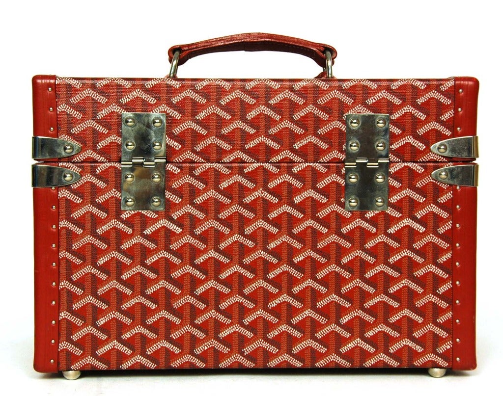 GOYARD Red Hard Toiletries Case (Rt. $3, 800) In Excellent Condition In New York, NY