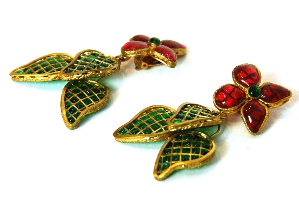 Chanel Vintage '70s-'80s Green & Red Gripoix Clip On Earrings
Made In: France
Year of Production: 1970's-1980's
Color: Red, green and goldtone
Materials: Gripoix and metal
Stamp: Chanel Made in France
Closure: Clip on
Overall Condition: Good