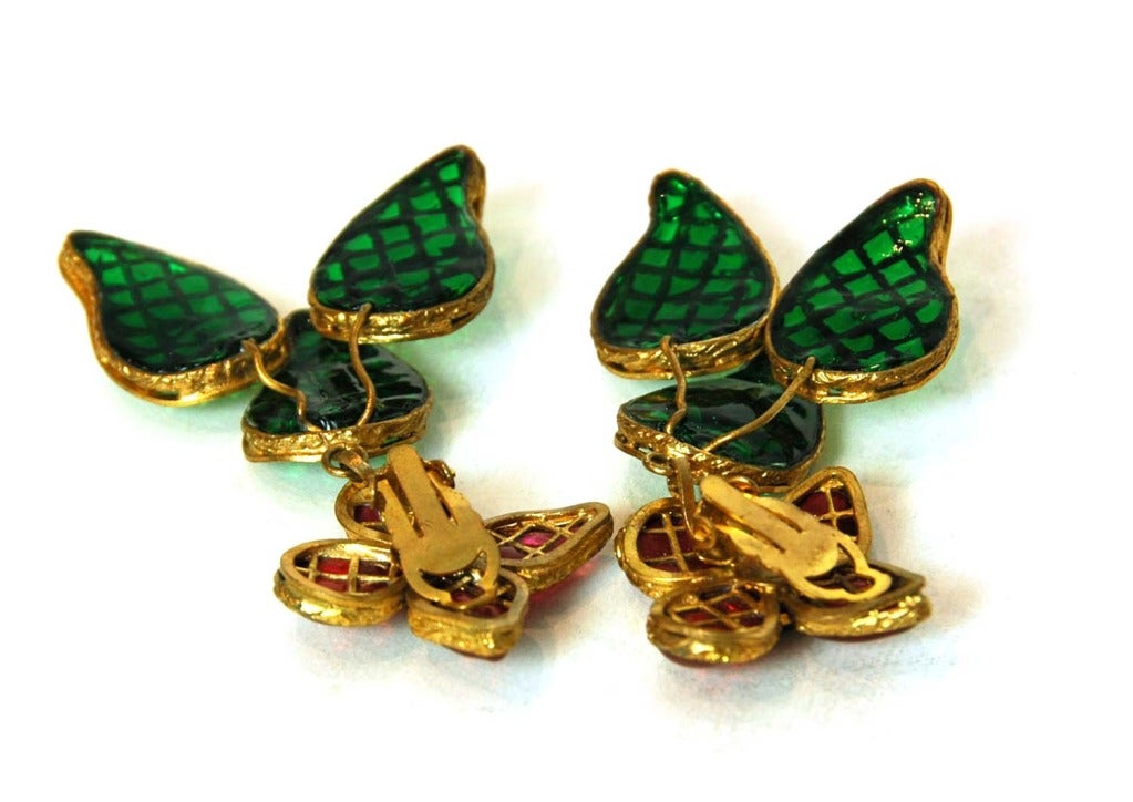 CHANEL 1970s-80's Green & Red Gripoix Flower Clip on Dangle Earrings In Good Condition In New York, NY