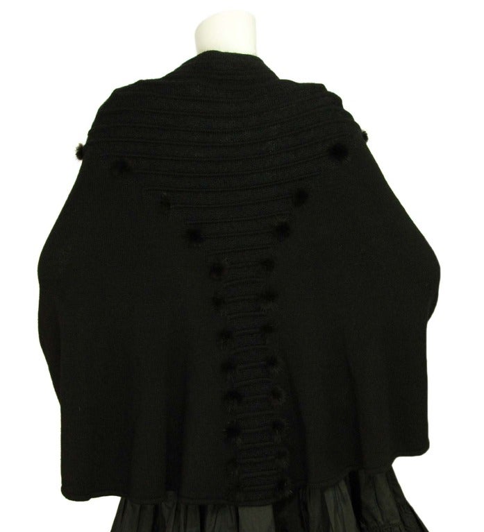 FENDI Black Cape With Mink Balls - Size 6 In Excellent Condition In New York, NY