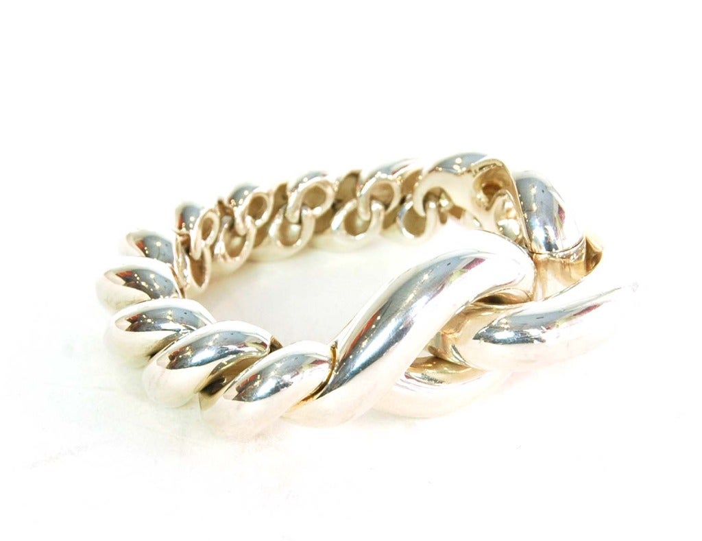 Hermes Sterling TORSADE Bracelet
Sterling silver links with hook closure
Stamped: HERMES AG925
Wrist size: 7