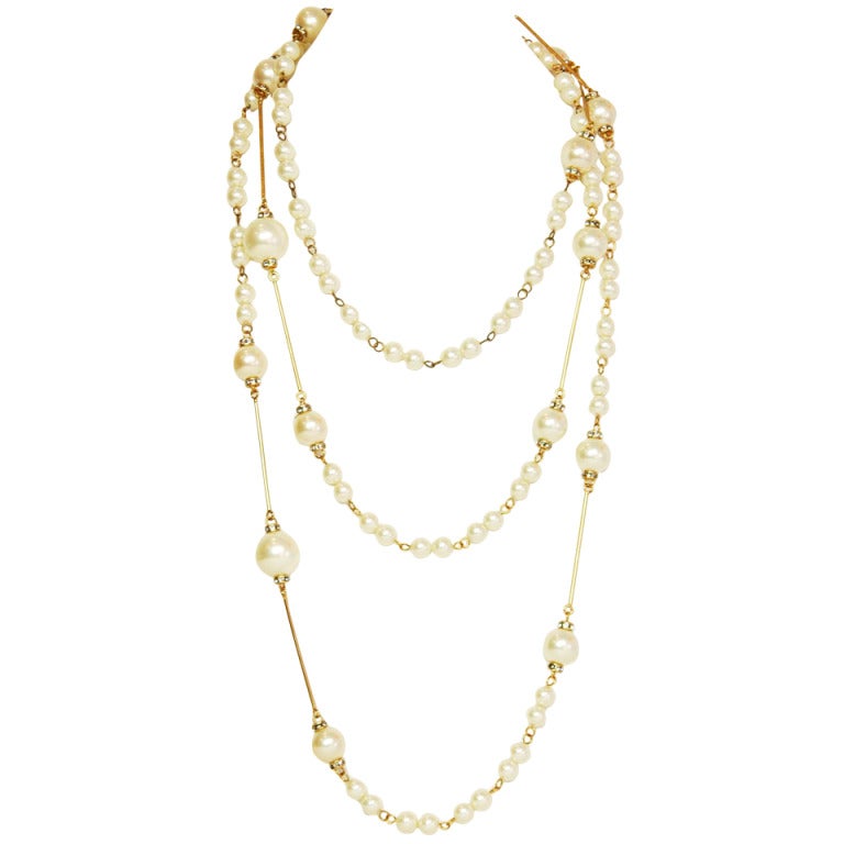 CHANEL Pearl Necklace With Gold Rods