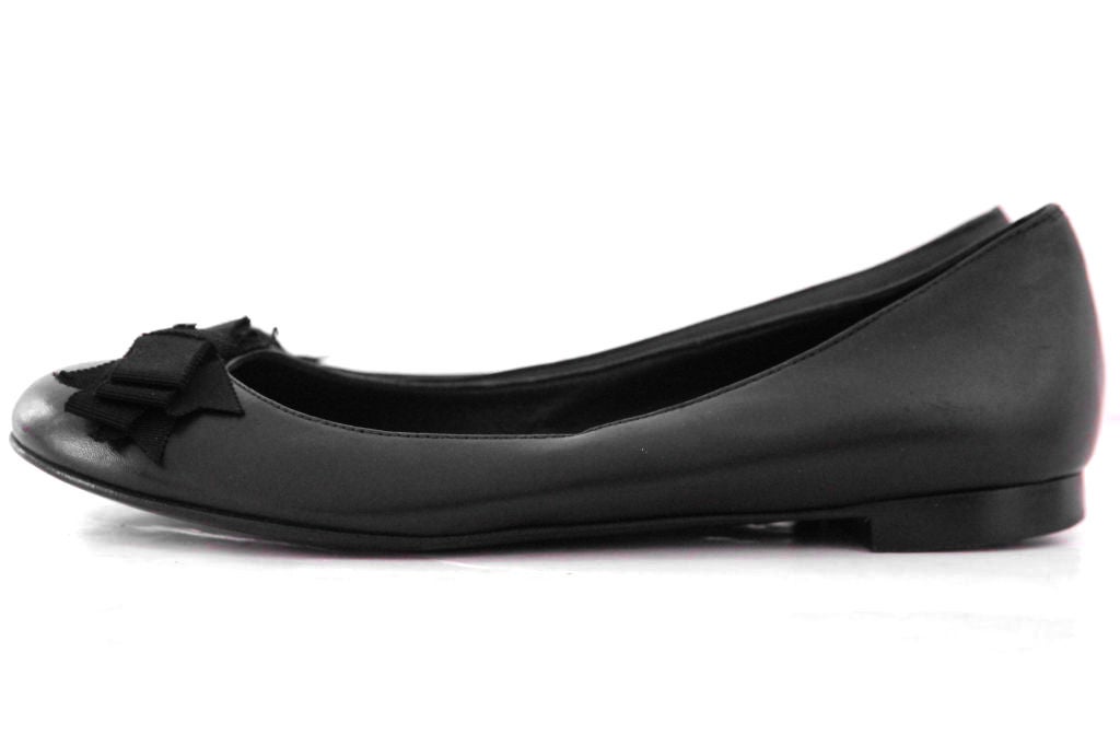 Women's CHANEL BLACK LEATHER FLATS W/ BOW