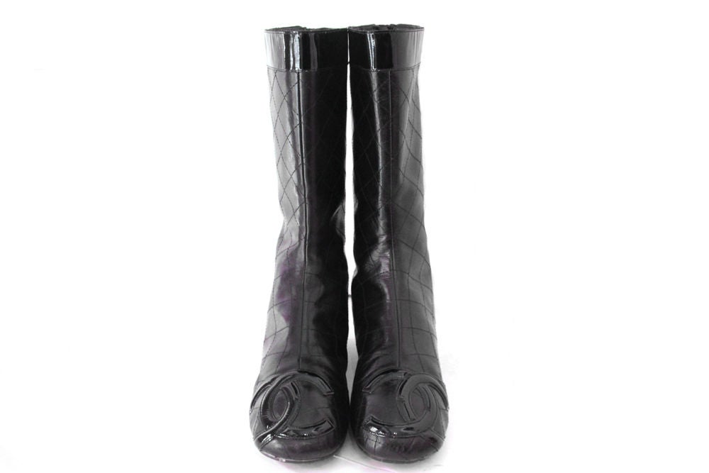 CHANEL BLACK QUILTED LEATHER BACK-ZIP BOOTS -37.5 1