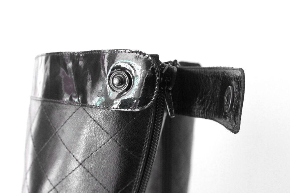 CHANEL BLACK QUILTED LEATHER BACK-ZIP BOOTS -37.5 5