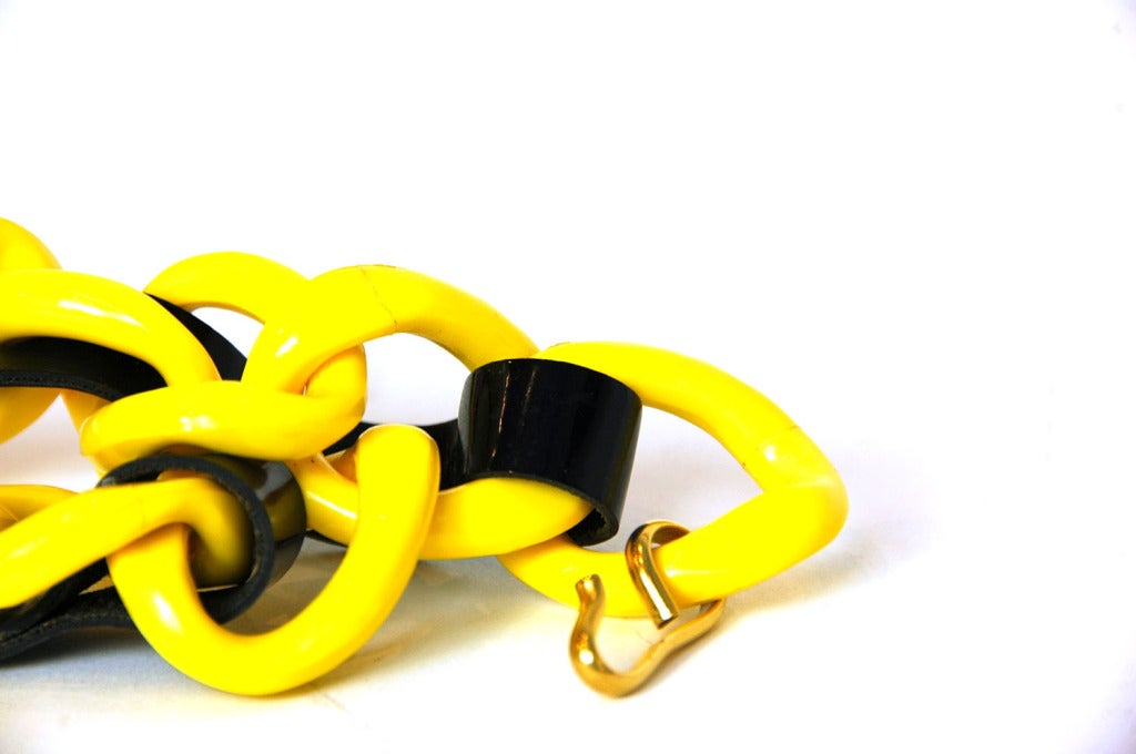 CHANEL Black/Yellow Resin And Patent Link Chain Belt In Excellent Condition In New York, NY