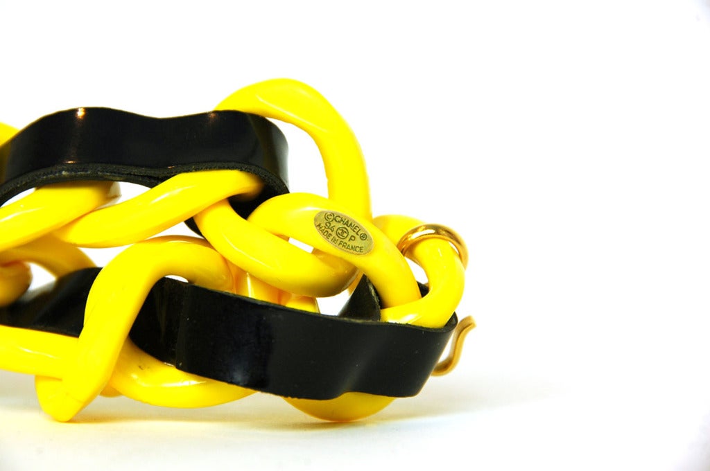 Women's CHANEL Black/Yellow Resin And Patent Link Chain Belt