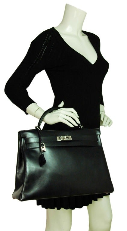 Hermes 40cm Black Box Leather Retourne Kelly Bag w. Strap PHW 3