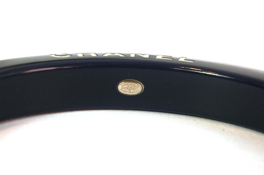 CHANEL Black Resin Bangle With Etched Camelia Border In Excellent Condition In New York, NY