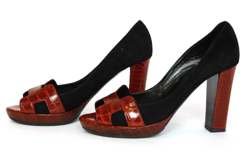 HERMES Black Suede Open Toe Shoes With Red Crocodile Trim - Sz 37 1/2/7.5 In Excellent Condition In New York, NY