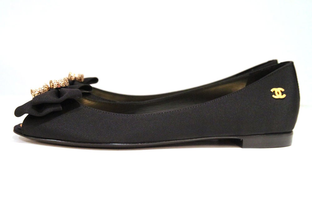 black toe ballet flats