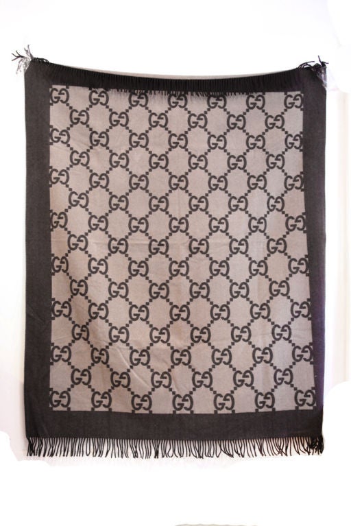 This Gucci Monogram Brown/Beige Cashmere Throw Blanket is a must-have.<br />
<br />
Features the signature GUCCI GG monogram in brown and beige.  Fringe detailing. Made Italy. Comes complete with its GUCCI box.