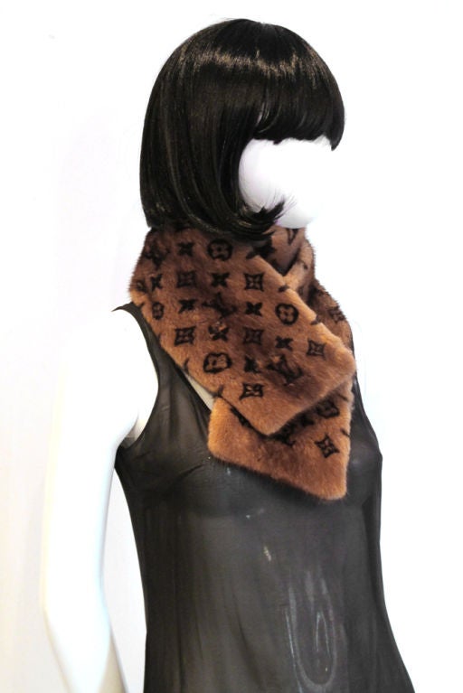 New Louis Vuitton Men LV Logo Echarpes Heavy Knitted Scarf For Sale at  1stDibs