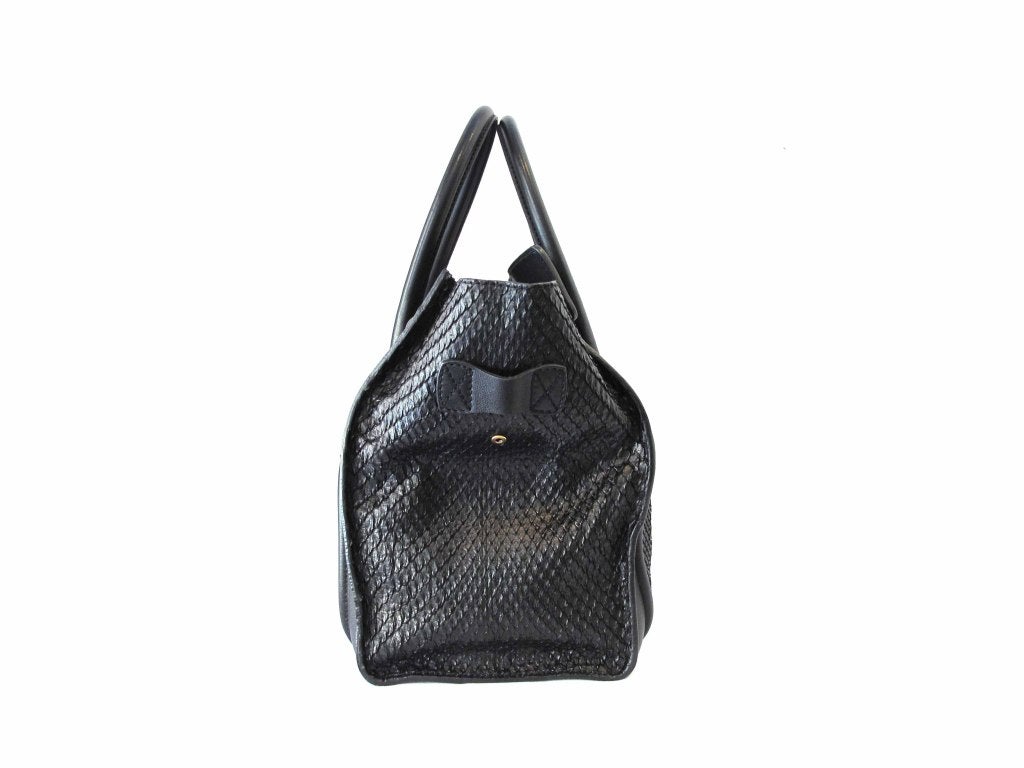 This beautiful Celine bag is made of python skin. The bag closes with zipper which leads to a spacious interior with three pockets. The zipper pocket is stamped with 