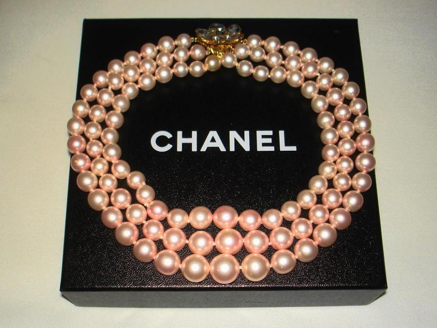 chanel camellia choker