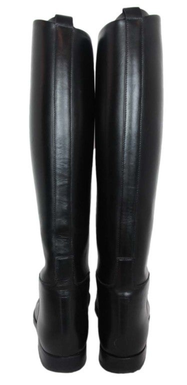 boots with twist laces