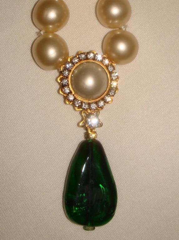 Women's Vintage Chanel White Pearl Necklace W Green Glass