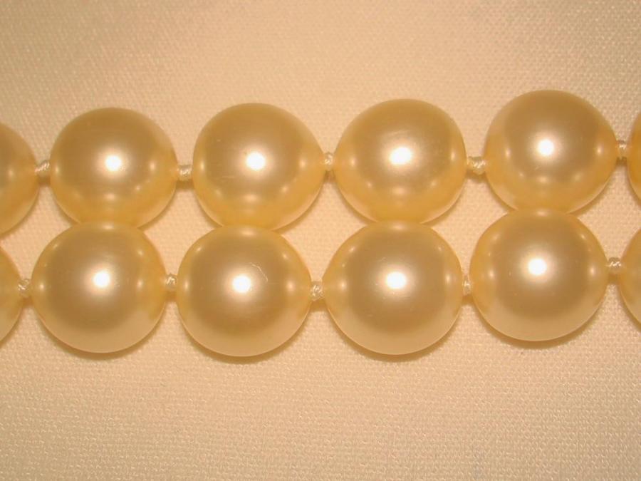 Vintage Chanel White Pearl Necklace W Green Glass 3