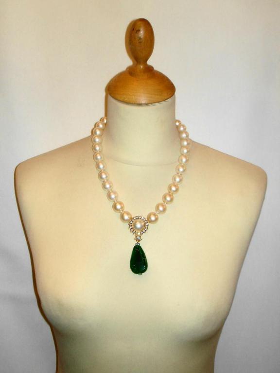 Vintage Chanel White Pearl Necklace W Green Glass 6