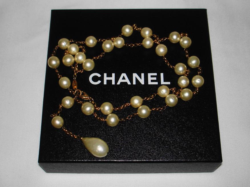 Chanel White Faux Pearl Golden Chain Necklace 5