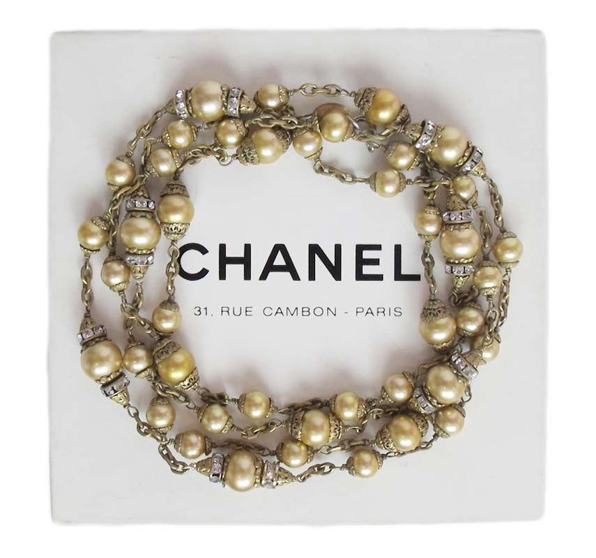 Amazing Vintage Chanel Three Star Couture Goosens Gold Pearl and Rondelle Sautoir Necklace
Age: 1960-1970
Designed By Robert Goosens

Measurements: 

Length: 53"