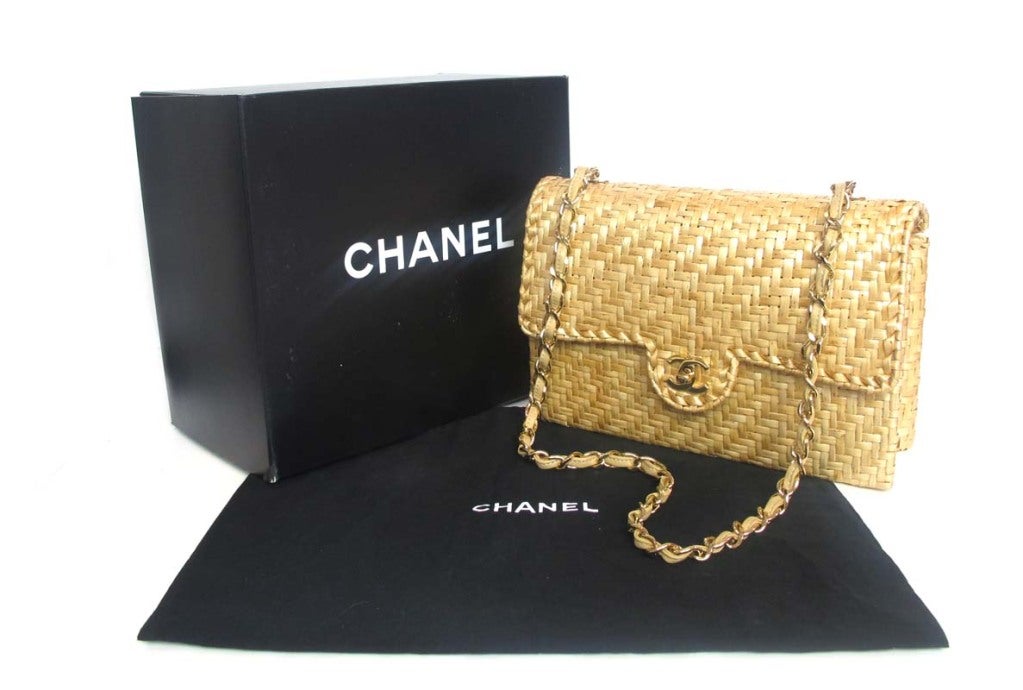 Chanel Beige Woven Raffia Shoulder Bag With Gold Hardware
Age: 2000
Made In Italy
Materials: Raffia
Stamped: 