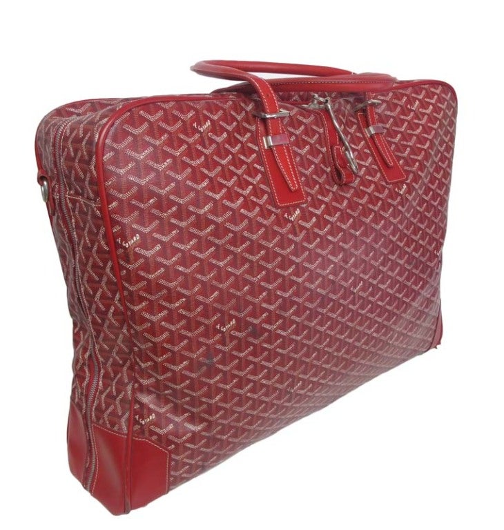 Goyard Red Vinyl Leather Garment Bag
Made In France
Materials: Vinyl Leather
Stamped: 