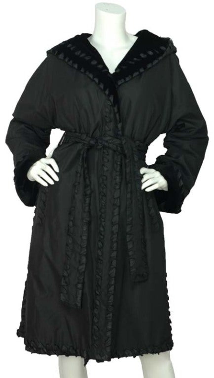 J.Mendel Black Sheared Mink Coat With Sash
Materials: Sheared Mink
Two Pockets On Both Sides
The Coat Can Be Reversed

Measurements: 

Shoulder: 17