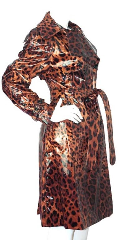 DOLCE & GABBANA Doppelreihiger Mantel mit Leopardenmuster aus Vinyl Damen