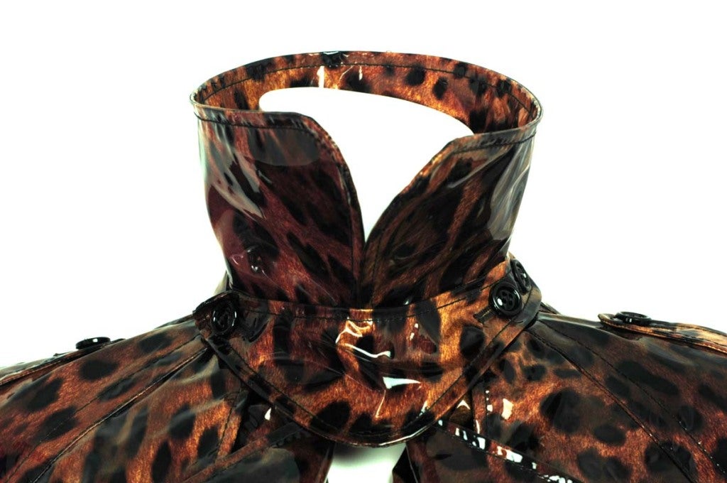 DOLCE & GABBANA Doppelreihiger Mantel mit Leopardenmuster aus Vinyl 2