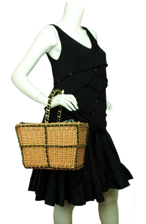 CHANEL Panier pique-nique vintage avec poignée supérieure (Circa 1990's) 4