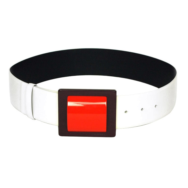 CHANEL Ivory Patent Leather Belt With Brown And Red Resin Buckle