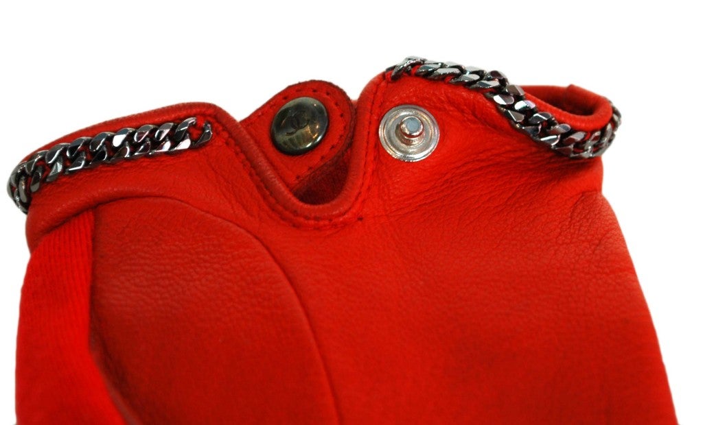 Women's CHANEL Red Wool/Leather Gloves With Zipper/Chain Design